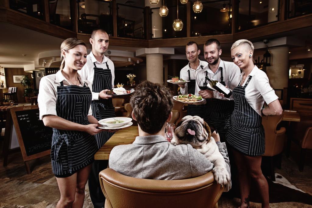 Hotel Silvia Gold Gliwice Esterno foto
